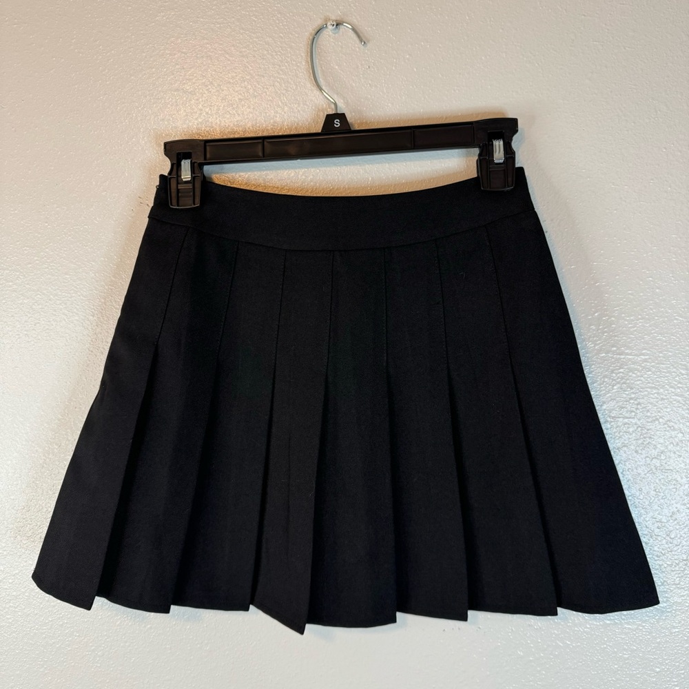 Classic Black Pleated mini/tennis Skirt/skort
Size xs